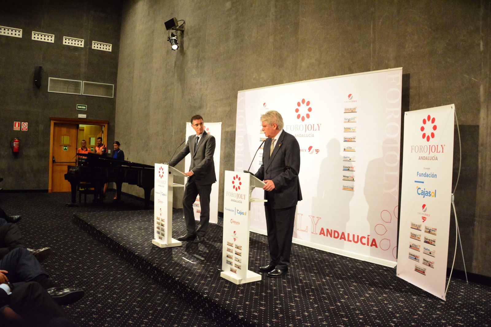 Las imágenes del ministro Alfonso Dastis en el Foro Joly