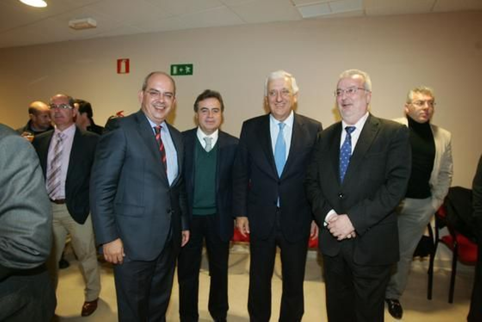Javier Sánchez Rojas (CEC), Antonio Real, delegado municipal de Turismo, Santiago Herrero (CEA), y Antonio Fernández, presidente del Consejo del vino.

Foto: Pascual