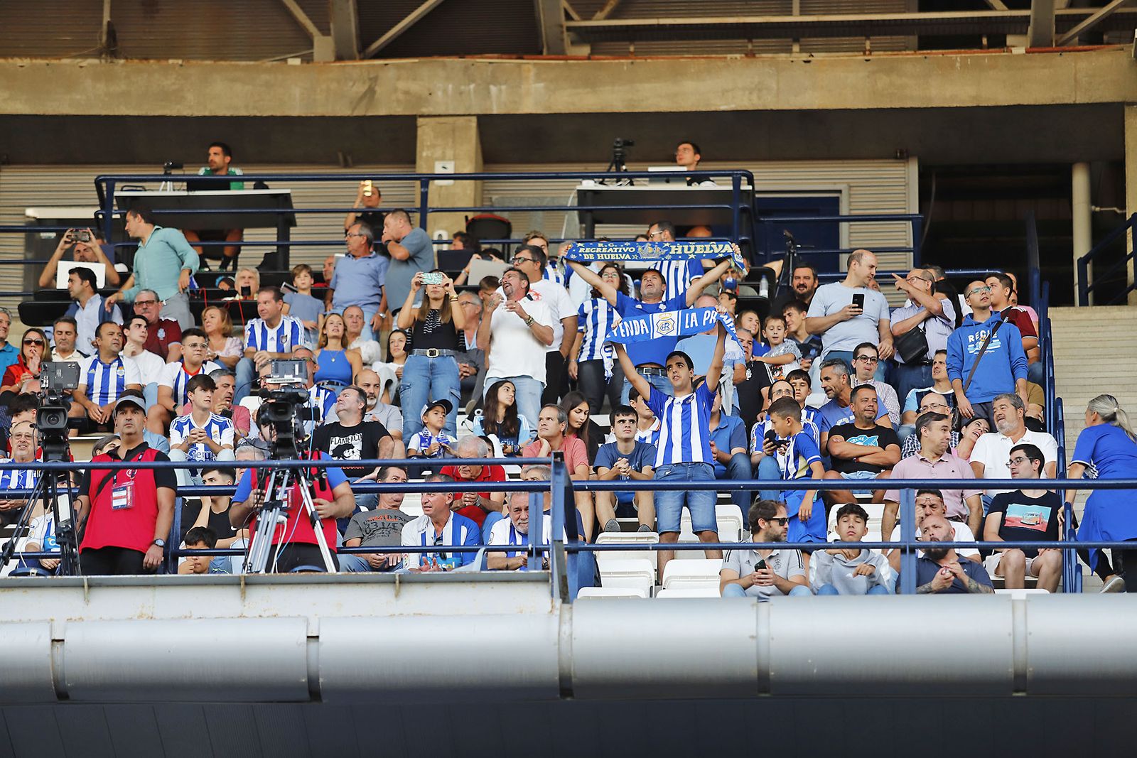 Imágenes del ambiente en el encuentro entre el Recreativo de Huelva y el CD Castellón
