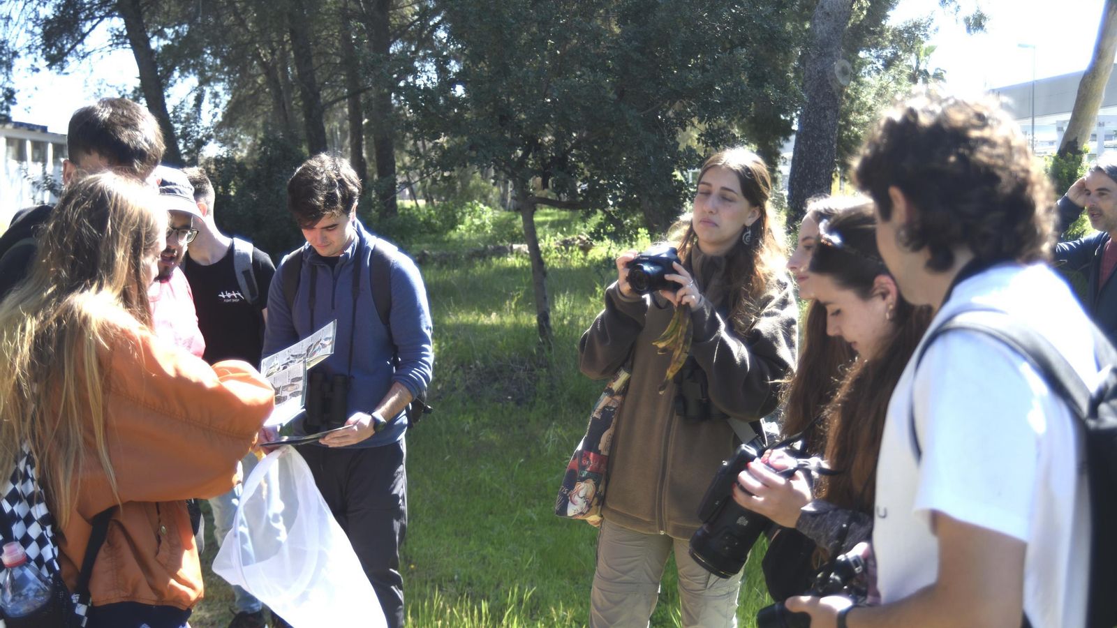 Varios participantes en el Maratón de identificación de especies en Rabanales.