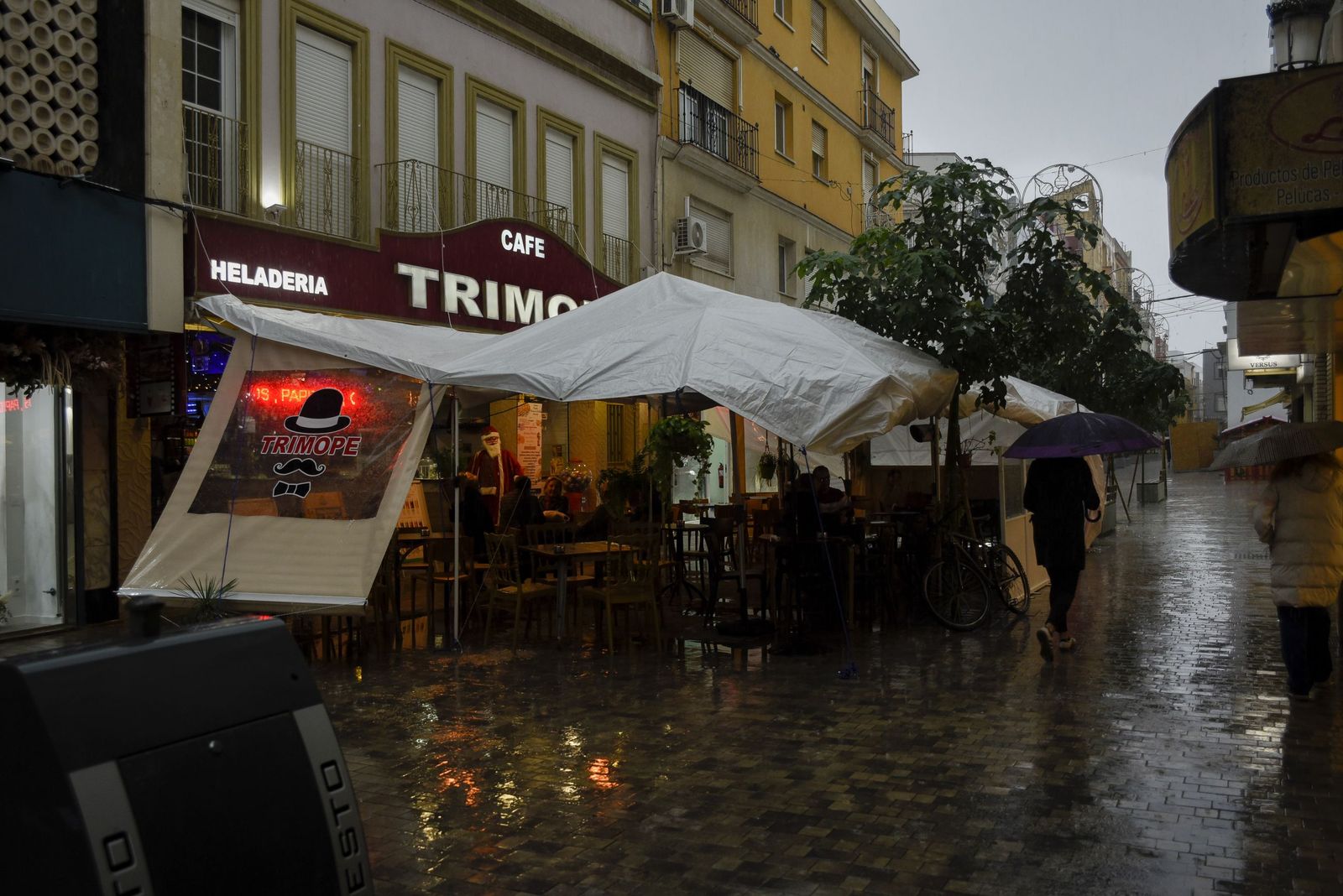 Las fotos de un sábado lluvioso en La Línea