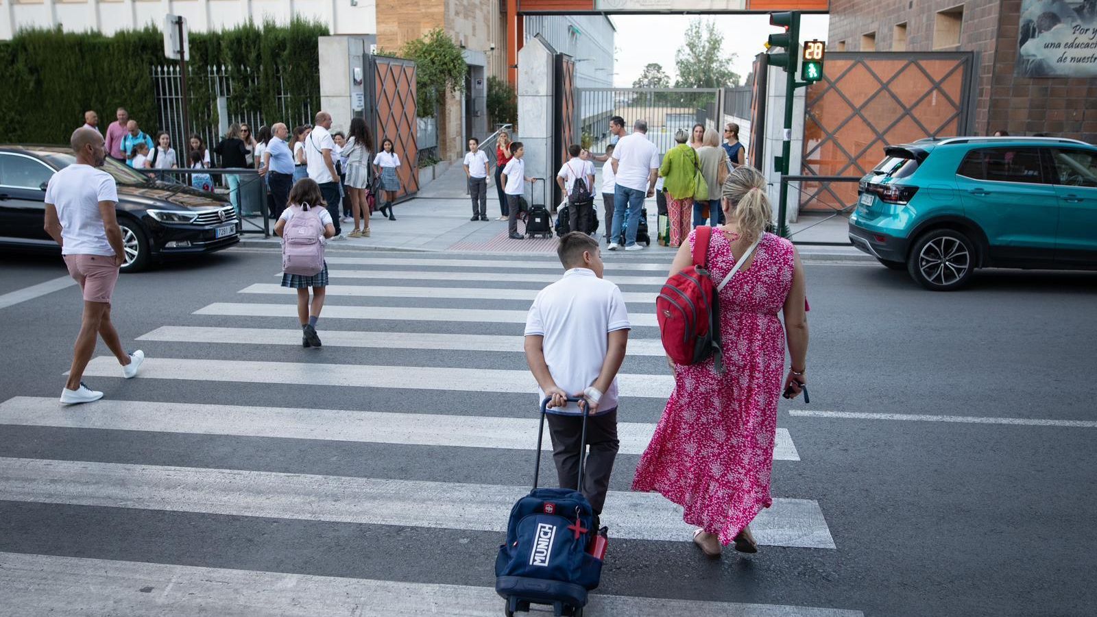 Accesos a un colegio de Granada capital