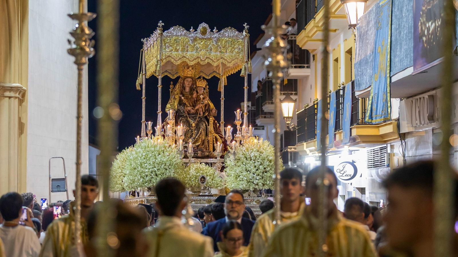 La Virgen de la Bella sale en procesión en Lepe