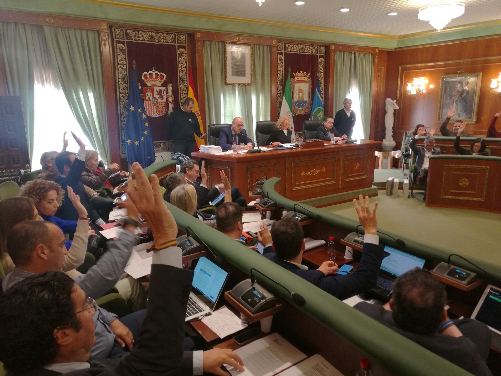 La votación de la moción para pedir al Estado que los bienes por casos de corrupción reviertan a la ciudad.