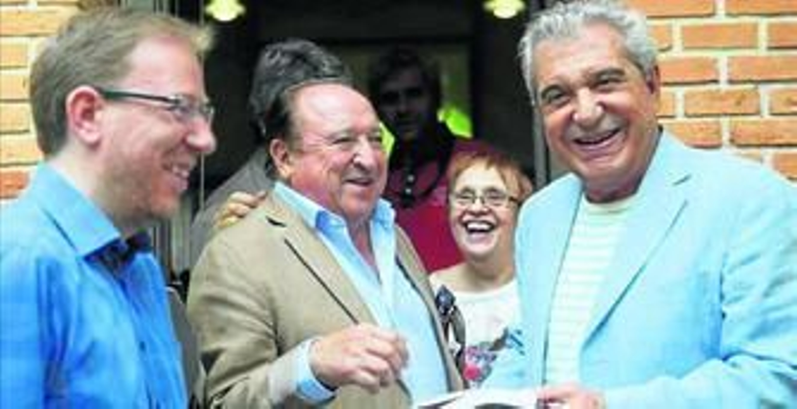 Juan José Montijano junto a Fernando Esteso y Andrés Pajares en la presentación del libro en Madrid.
