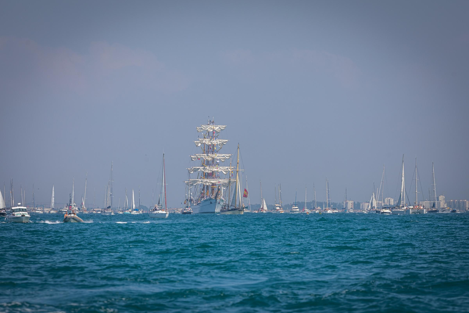 Imágenes de la parada naval desde el mar