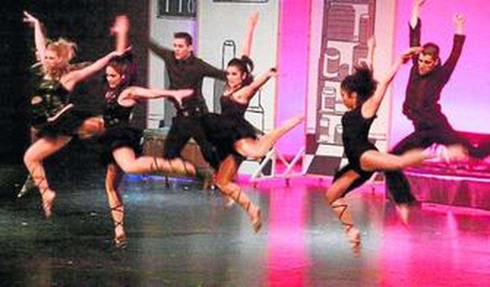 Una escena del espectáculo estrenado el sábado en el Maestro Padilla.