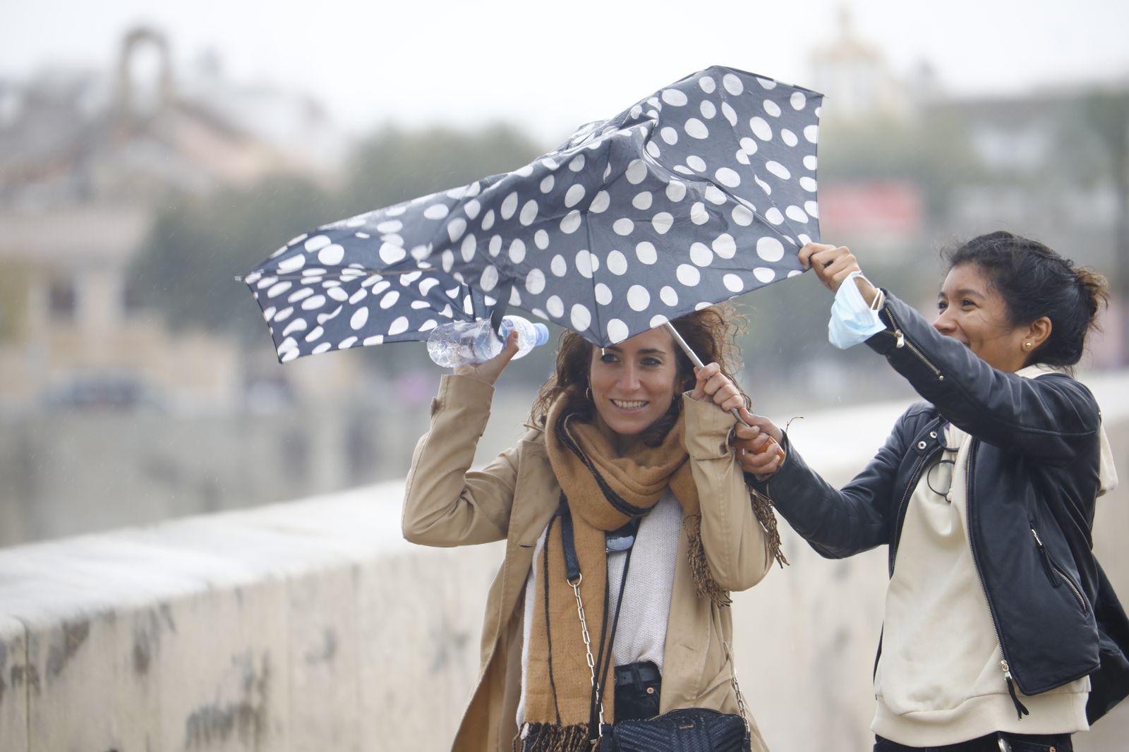 Las fotografías del regreso de la lluvia a Córdoba en pleno puente de Todos los Santos