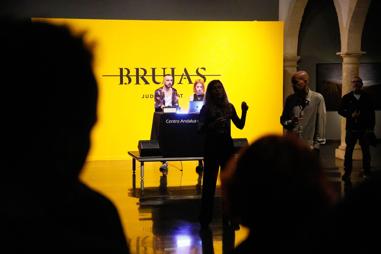 Te contamos en imágenes como ha sido el inicio de la exposición Brujas de Judith Prat