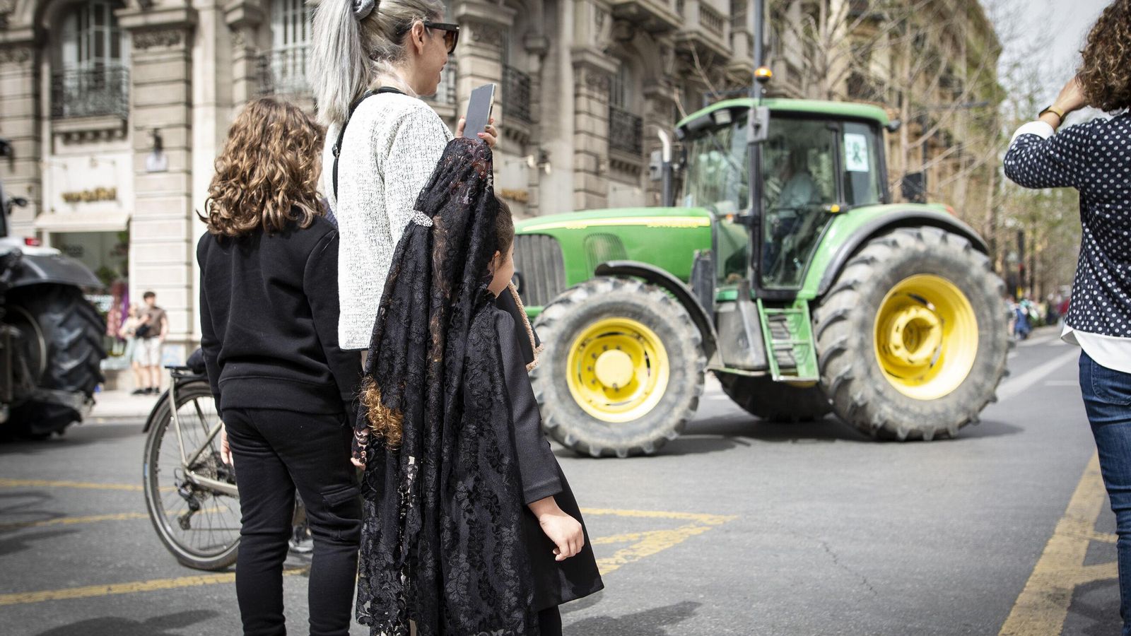 El Viernes de Dolores 2024 en Granada, en una imagen