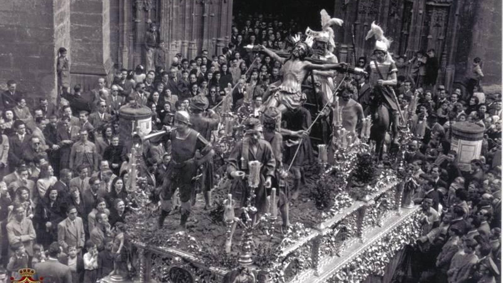 Sale de la Catedral el misterio de la Exaltación
