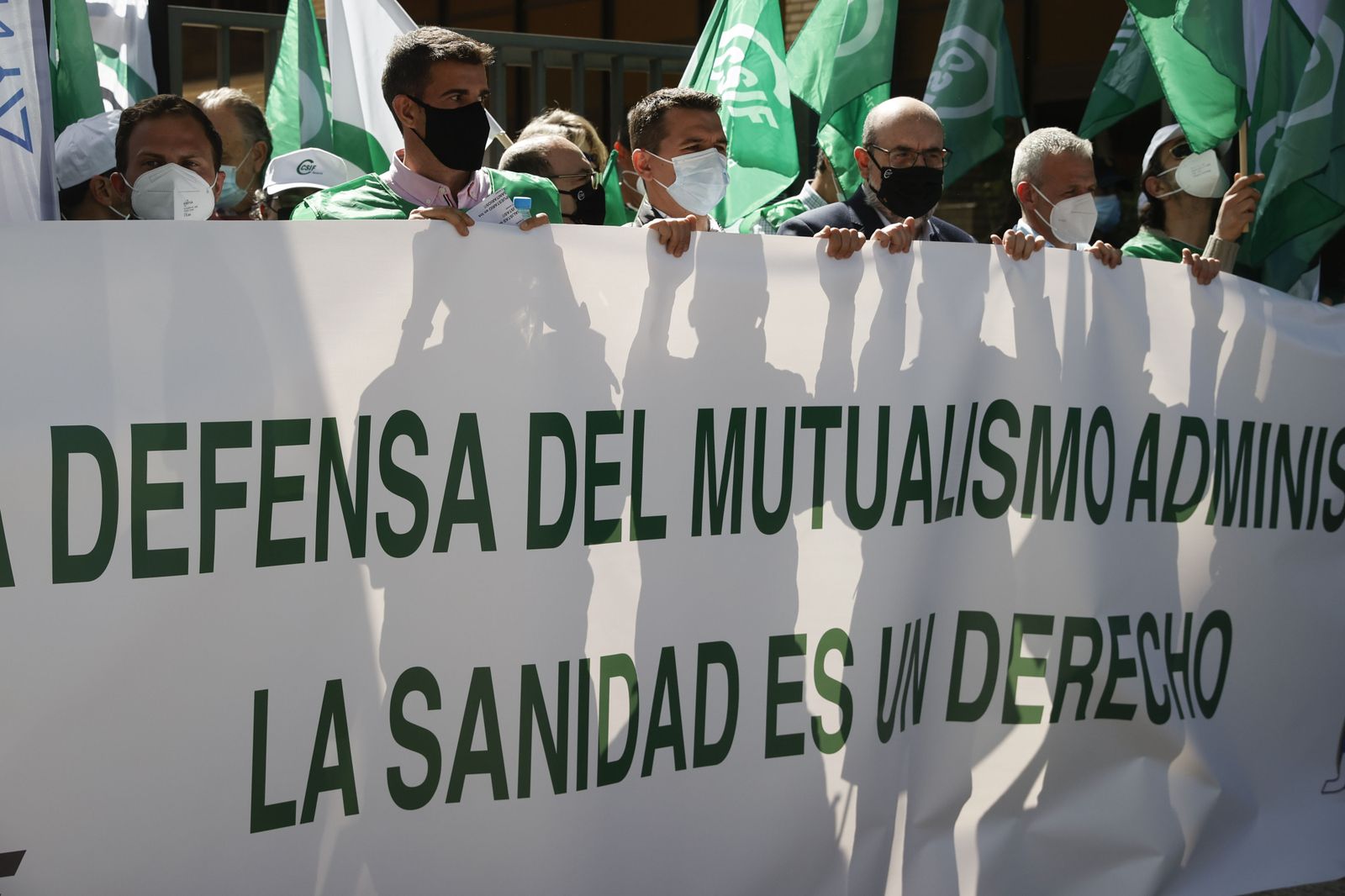 Un momento de la concentración de  CSIF y Jupol en Madrid para protestar por los recortes sanitarios que han sufrido los cuadros médicos y centros sanitarios.