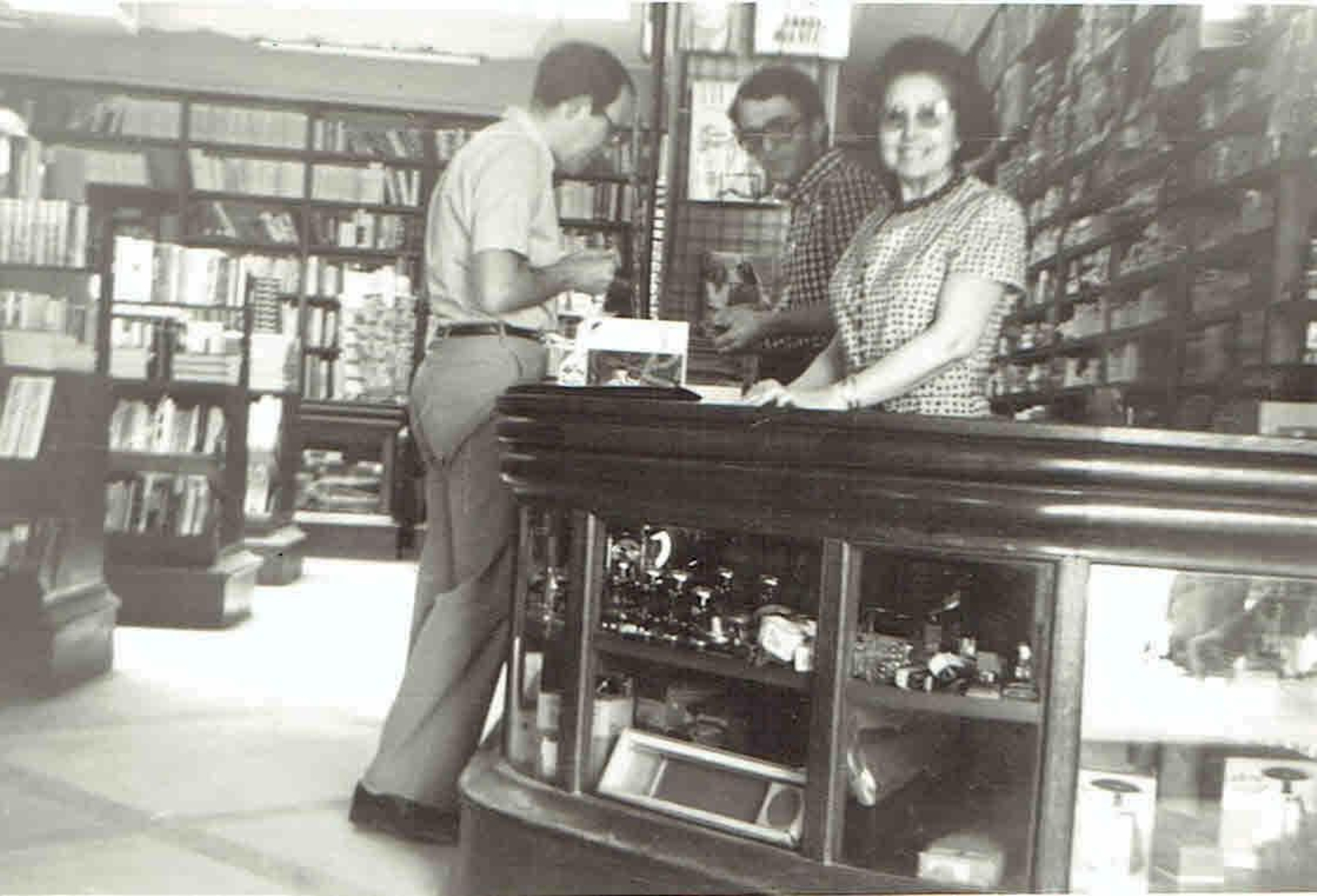 Un viaje en imágenes por la centenaria historia de la Librería Luque de Córdoba