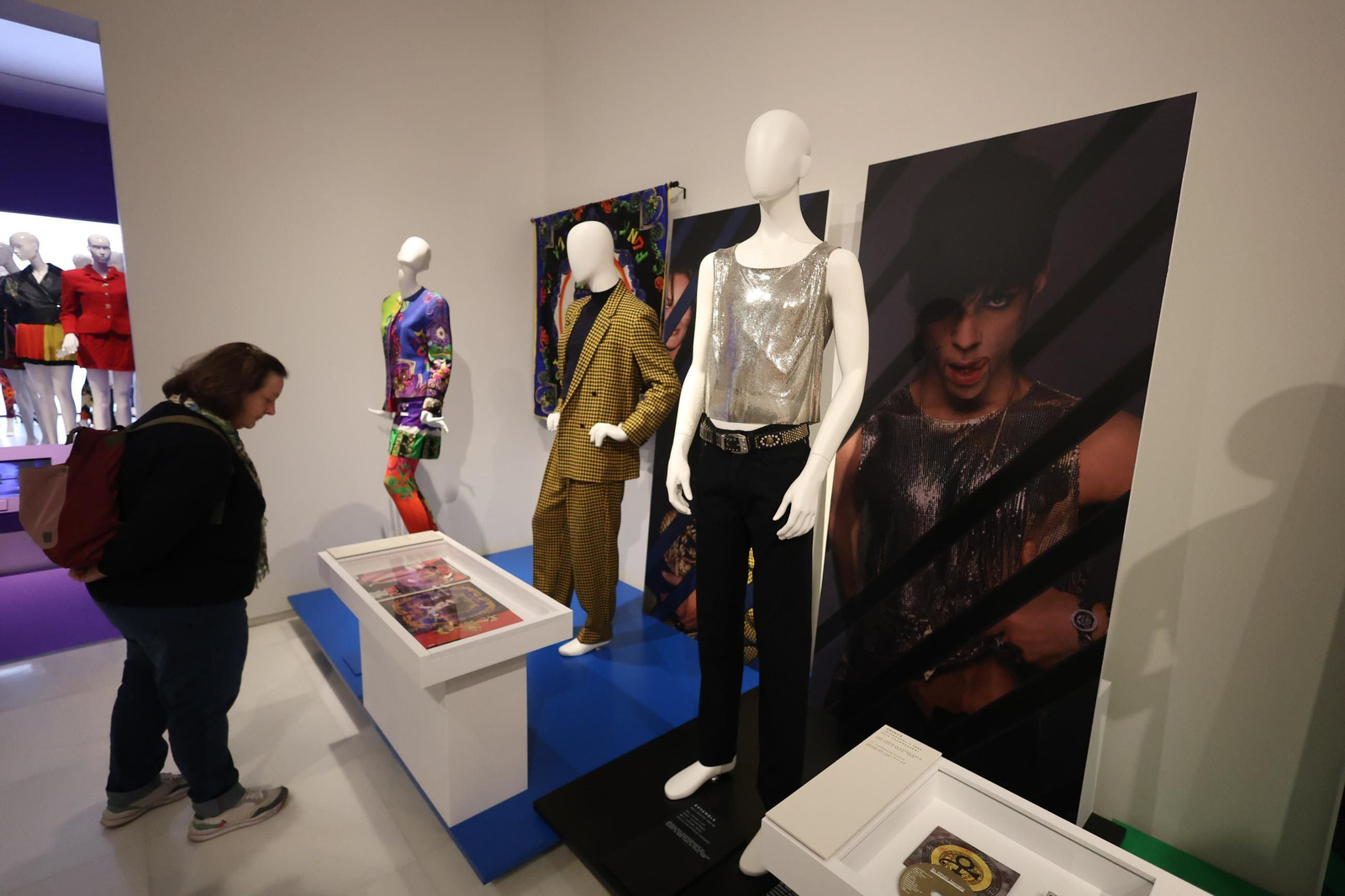 Todos los detalles de la exposición de Versace en Málaga, en imágenes