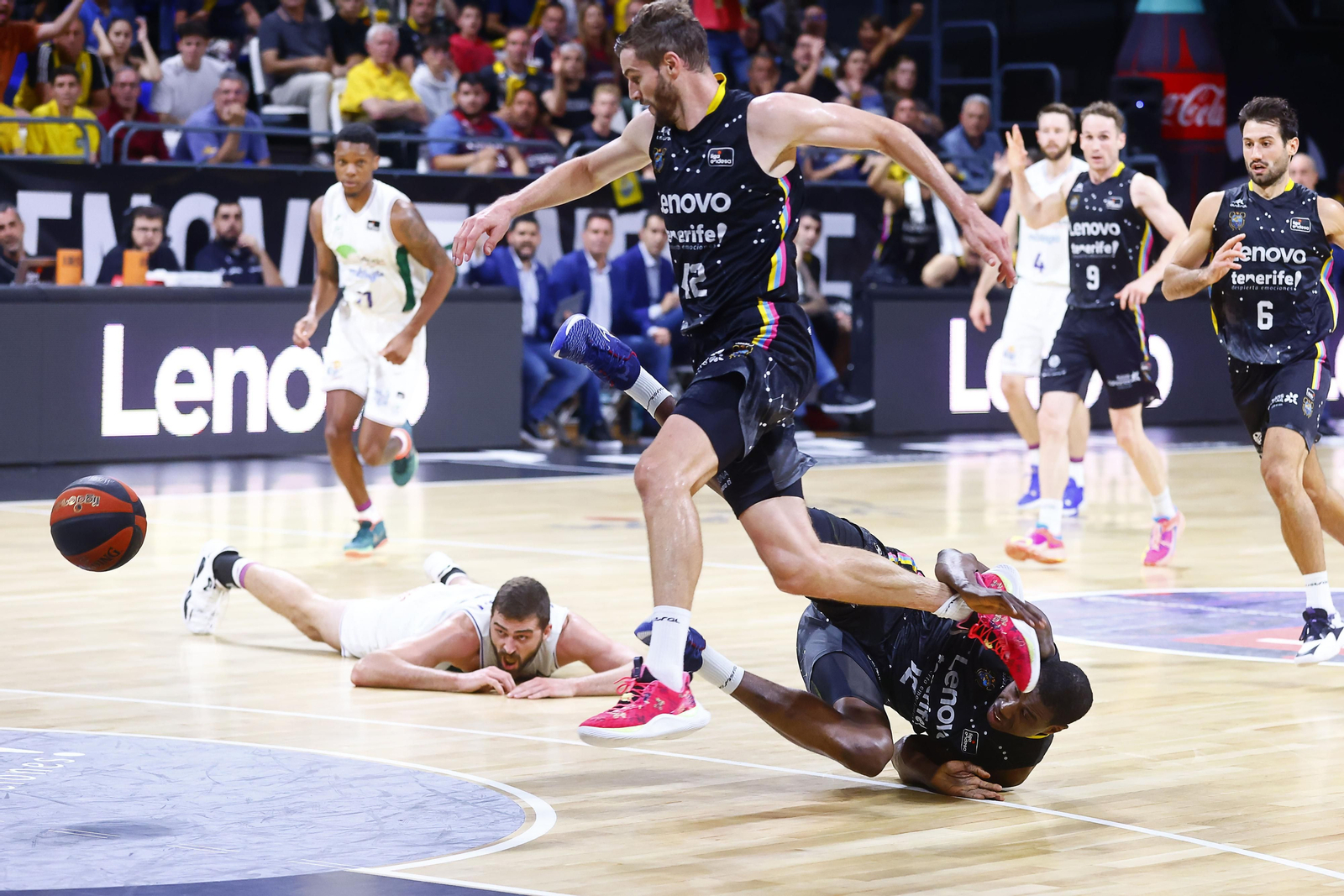 El Lenovo Tenerife - Unicaja, en fotos