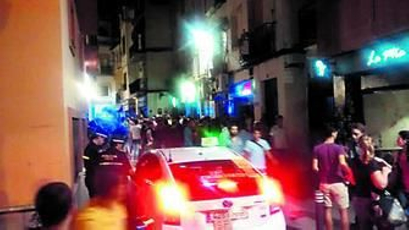 Imagen de la calle Pérez Galdós tomada por los vecinos en la noche del martes.