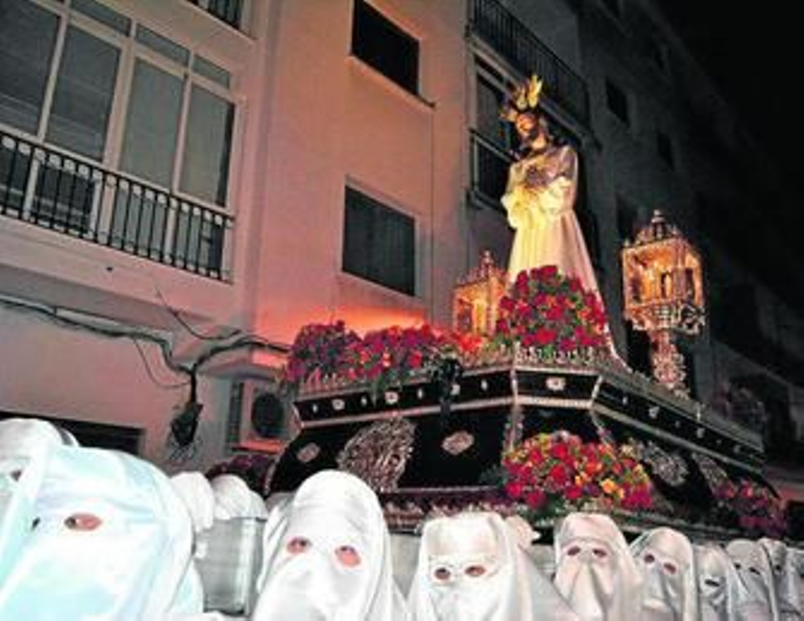 El Cautivo a su paso por Estepona.
