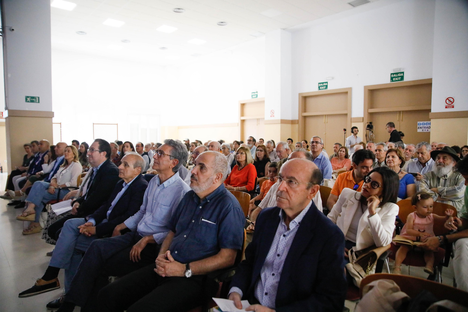 Imágenes de la entrega de los Escudos de Oro del IEA y la celebración de su Plenario