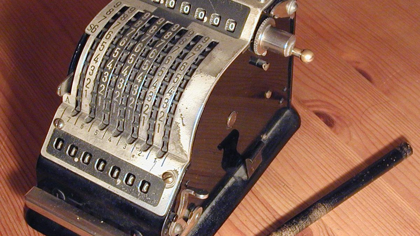 Una máquina sumadora.