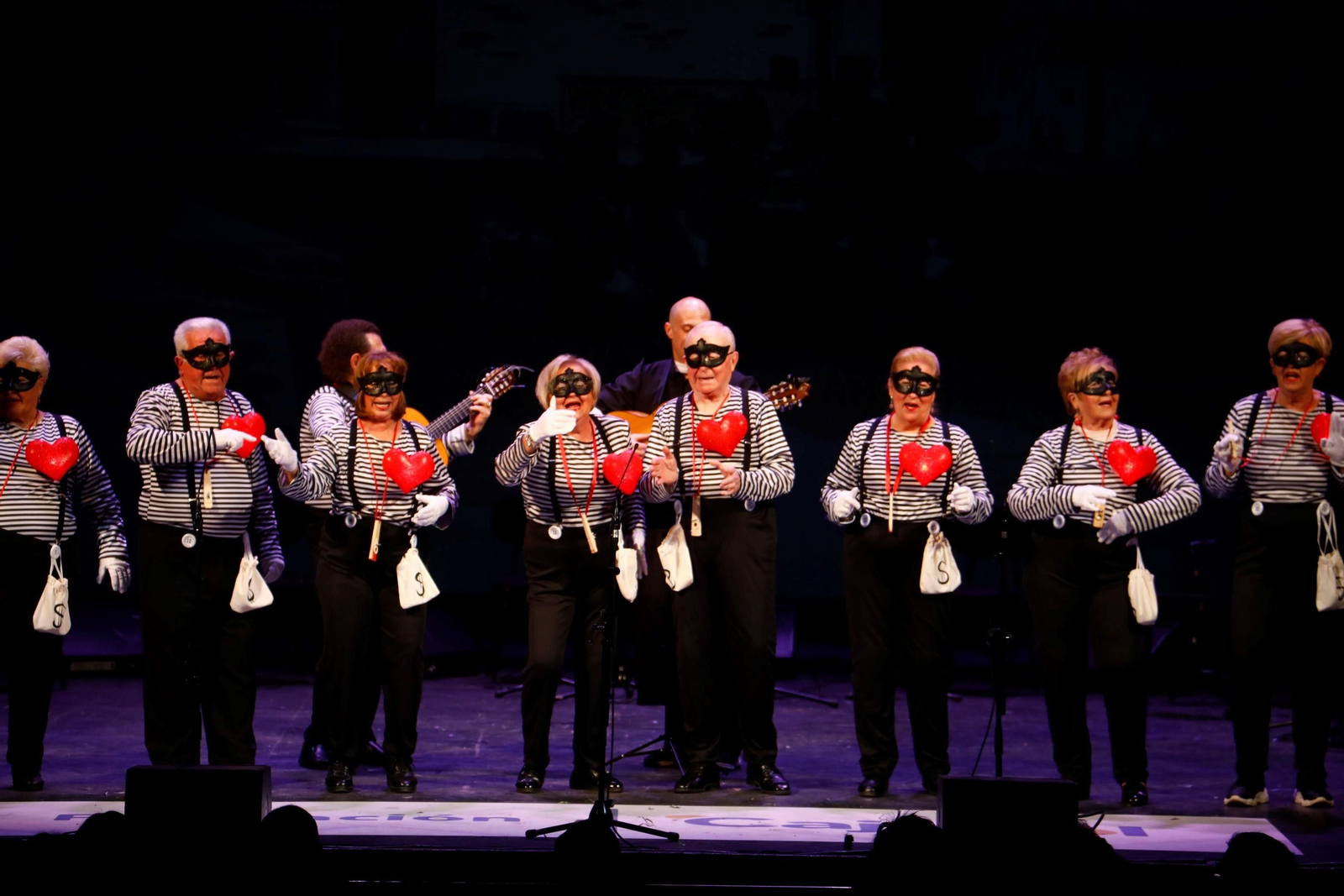 Los mayores de Córdoba celebran el Carnaval, en imágenes