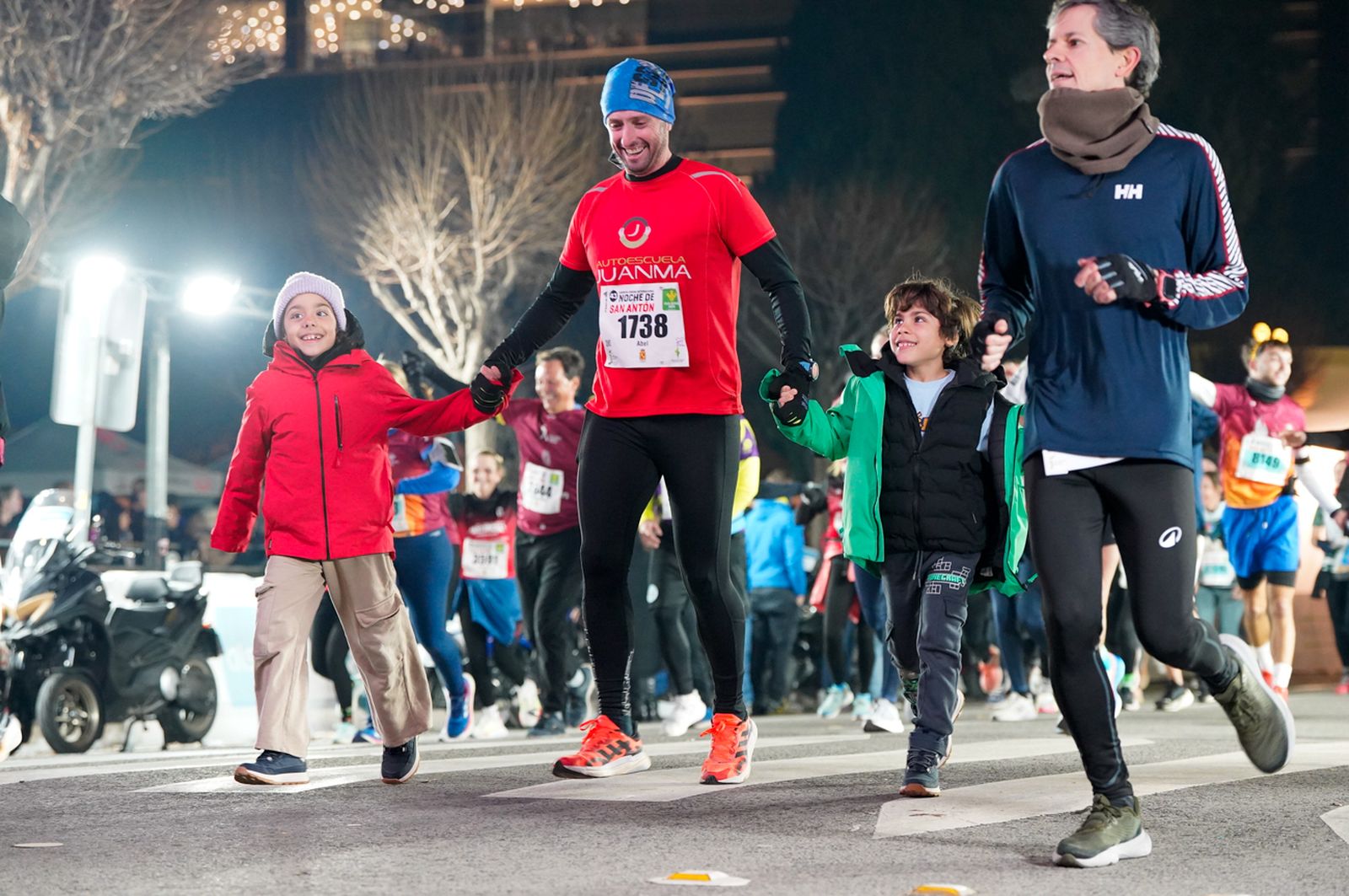 En imágenes: búscate en tu llegada a meta de la Carrera de San Antón 2026 (2)