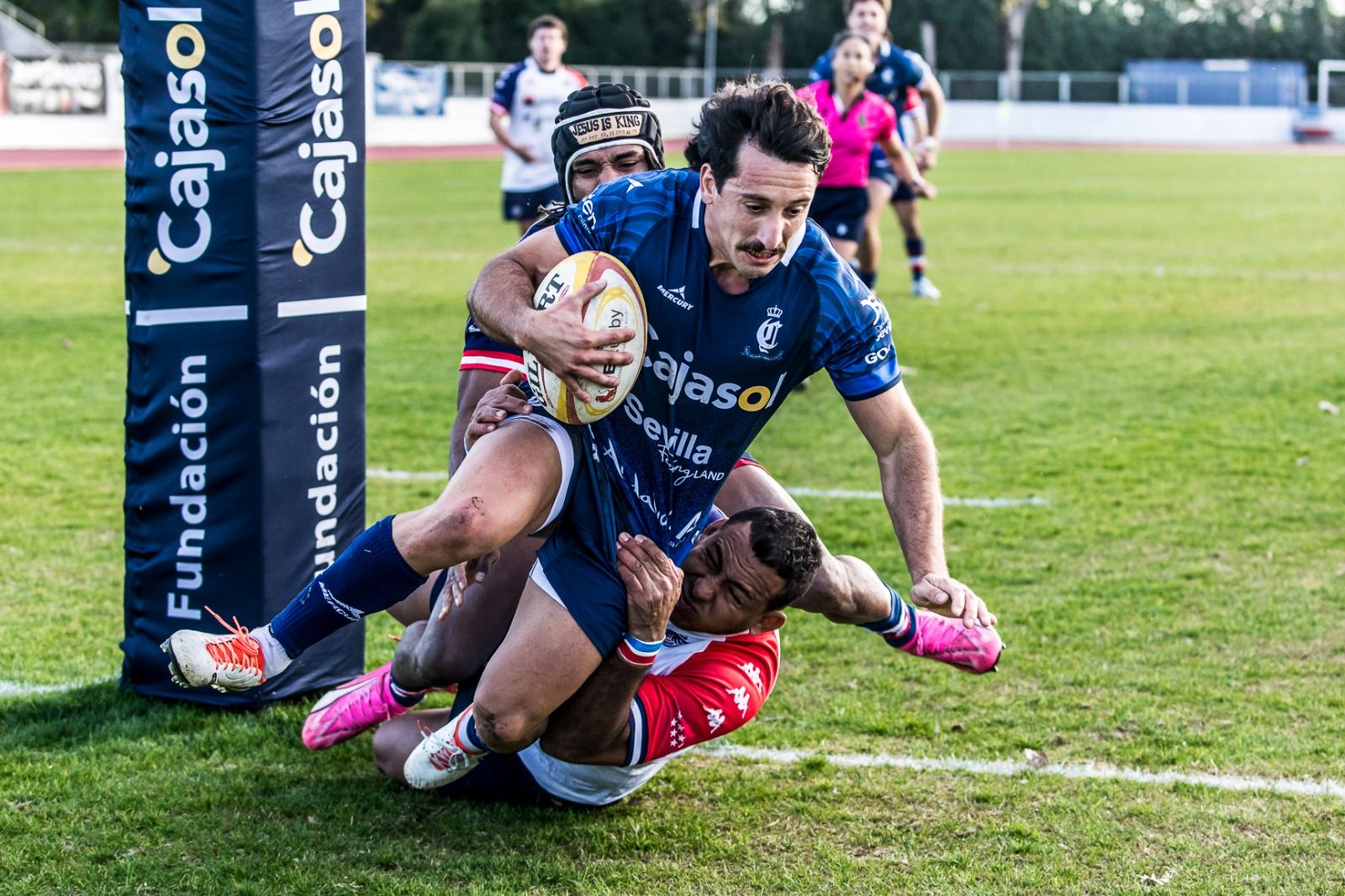 Ación de ataque de Juan Carlos Ogazón.