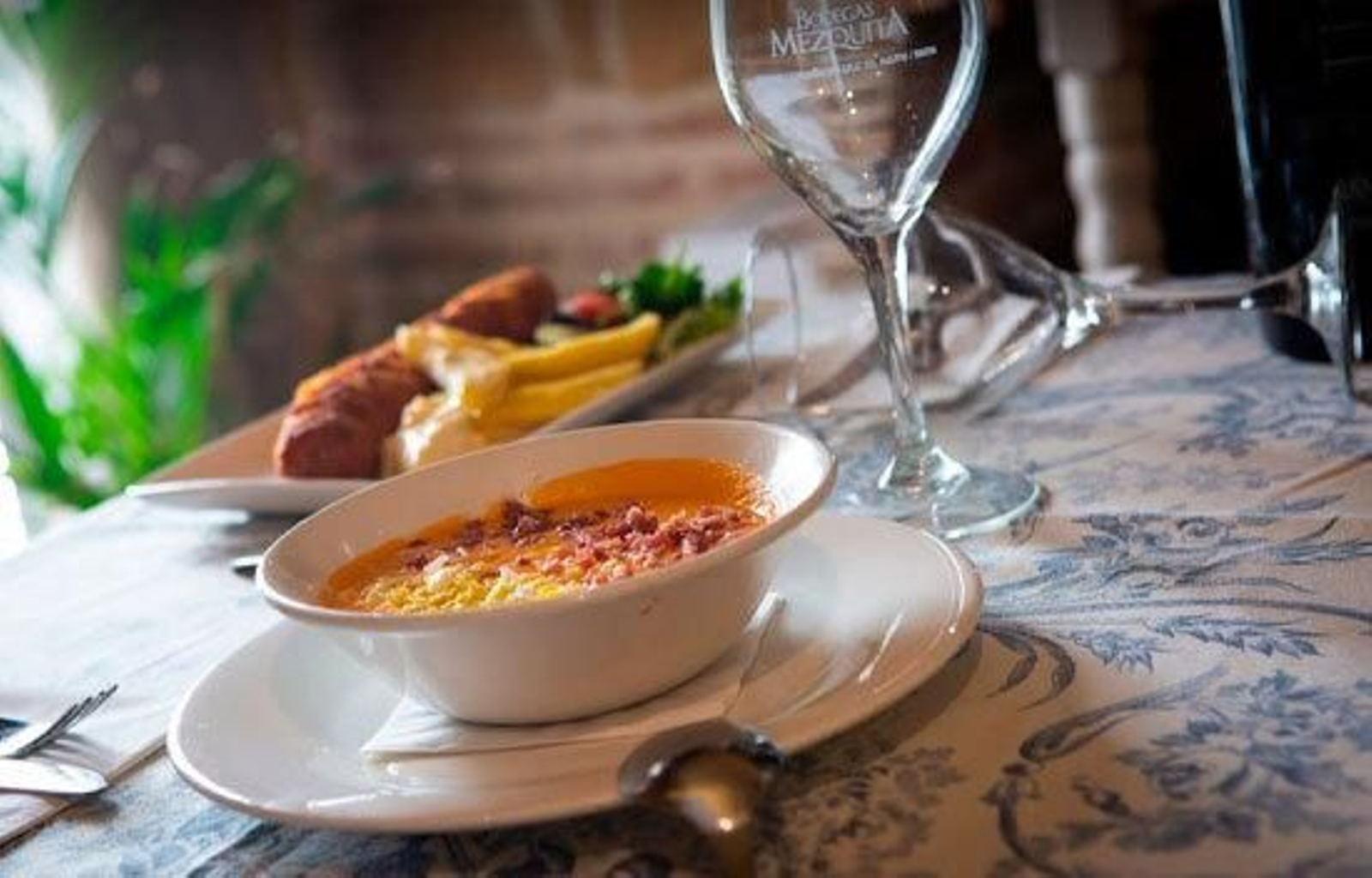 Flamenquín y salmorejo no faltan nunca en las distintas sedes de Bodegas Mezquita