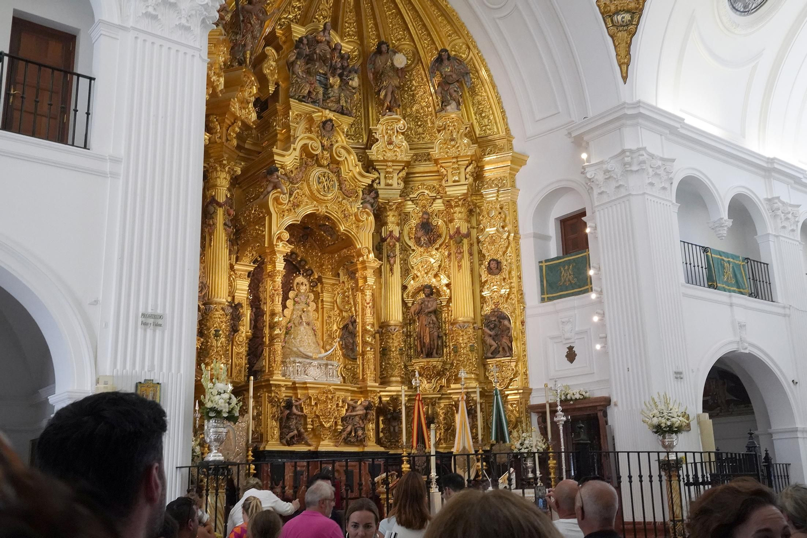 Imágenes del ambiente en la aldea durante el domingo de Rocío Chico