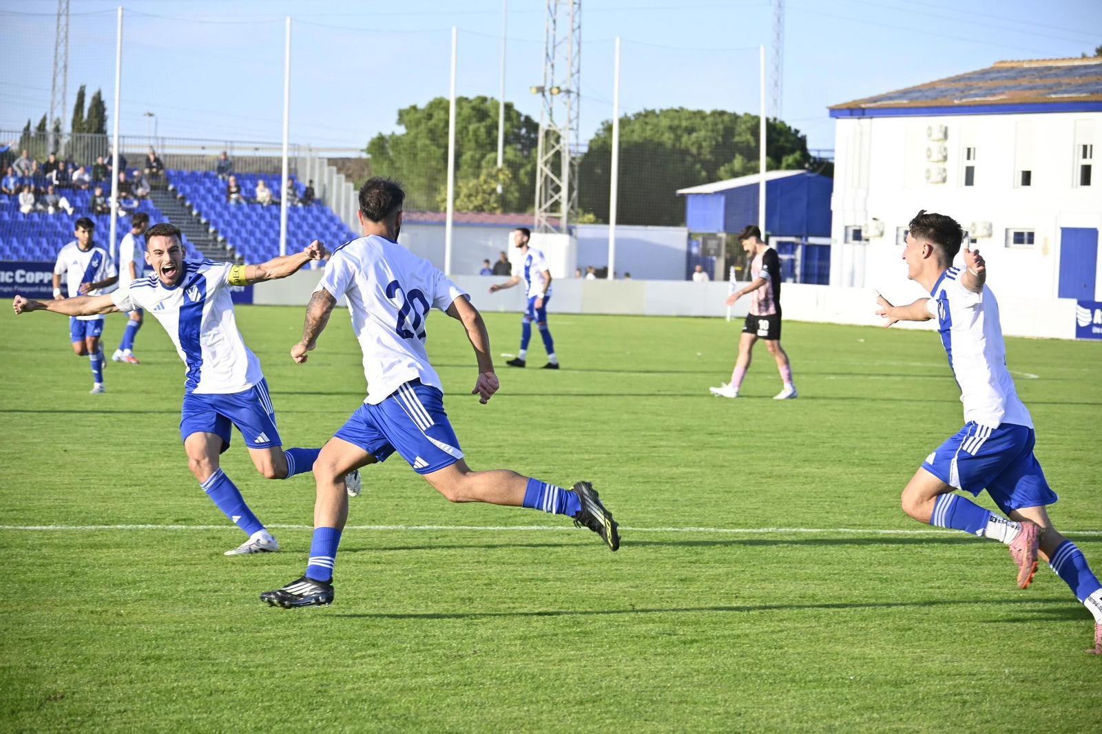 Las mejores imágenes del Atlético Onubense - Bollullos