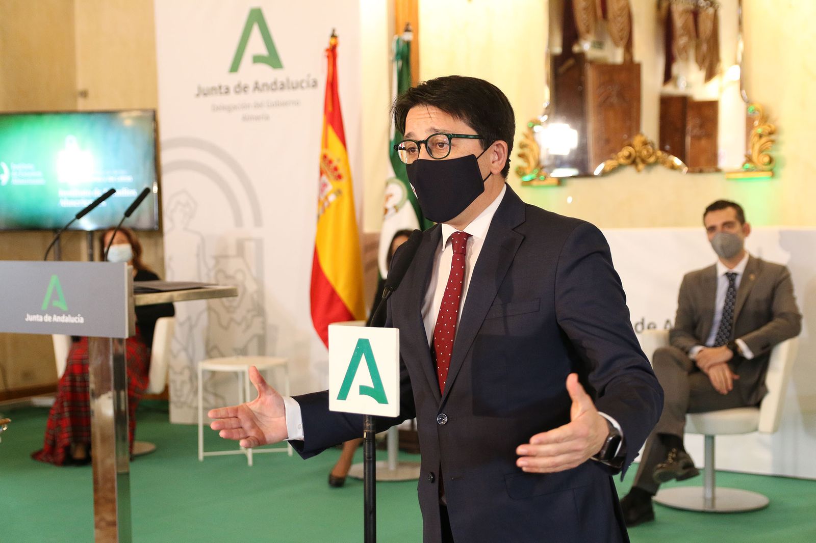 Fotogalería de la entrega de banderas por el Día de Andalucía