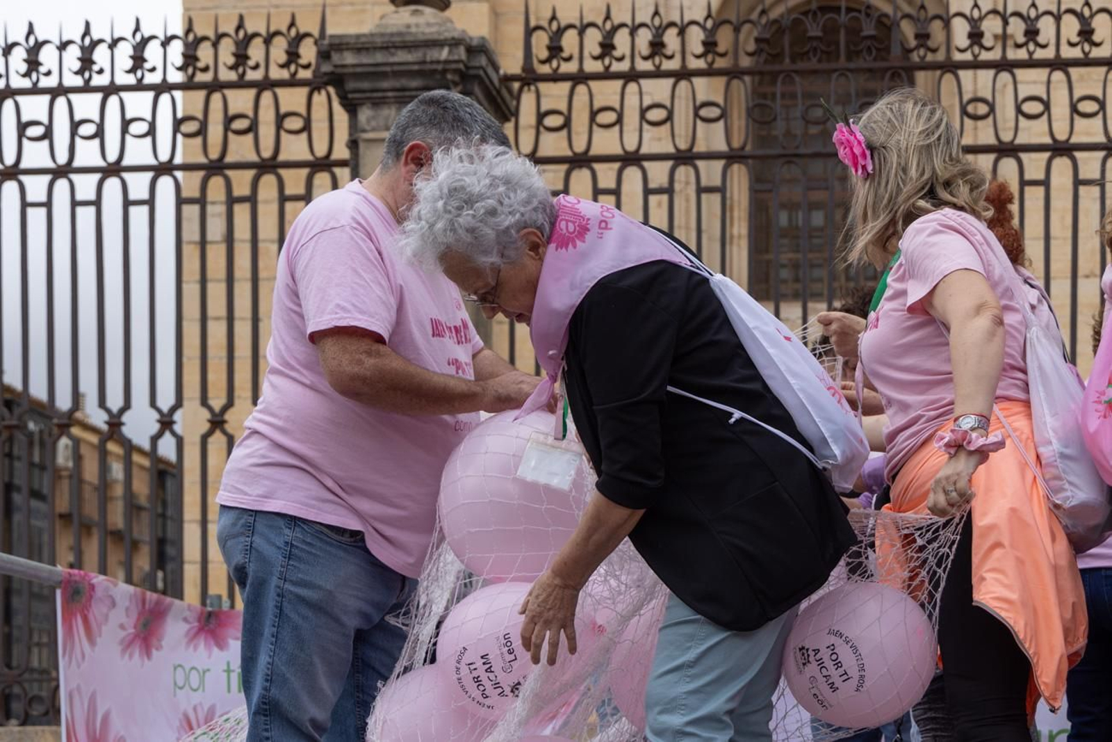 Jaén se viste de rosa con una marcha reivindicativa contra el cáncer de mama