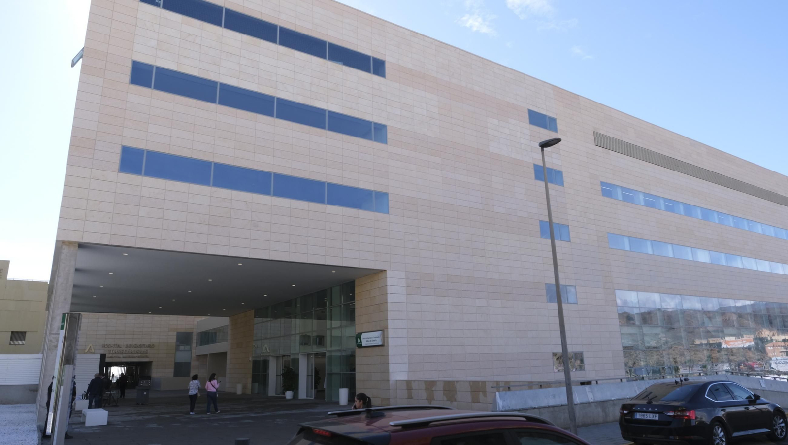 Visita del Consejero de Salud, Antonio Sanz, al nuevo edificio de consultas externas del Hospital Torrecárdenas, en imágenes