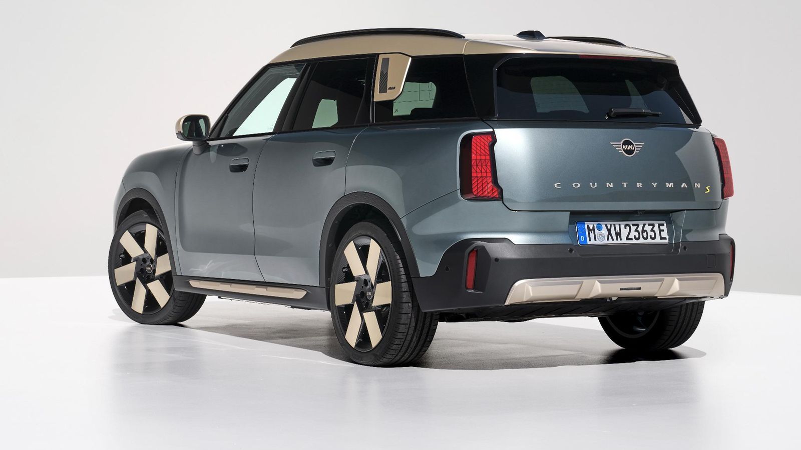 La diferencia fundamental entre los dos sistemas de propulsión eléctrico del Countryman estará en si cuentan con uno o dos motores. Técnicamente, es un coche semejante al BMW iX1.