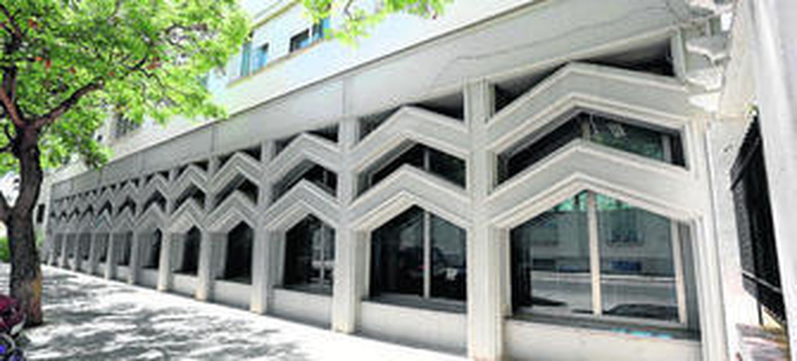 El edificio de la Casa de la Cultura está a la espera de la aprobación por parte de Intervención de la partida para la adaptación de sus accesos y posterior apertura.