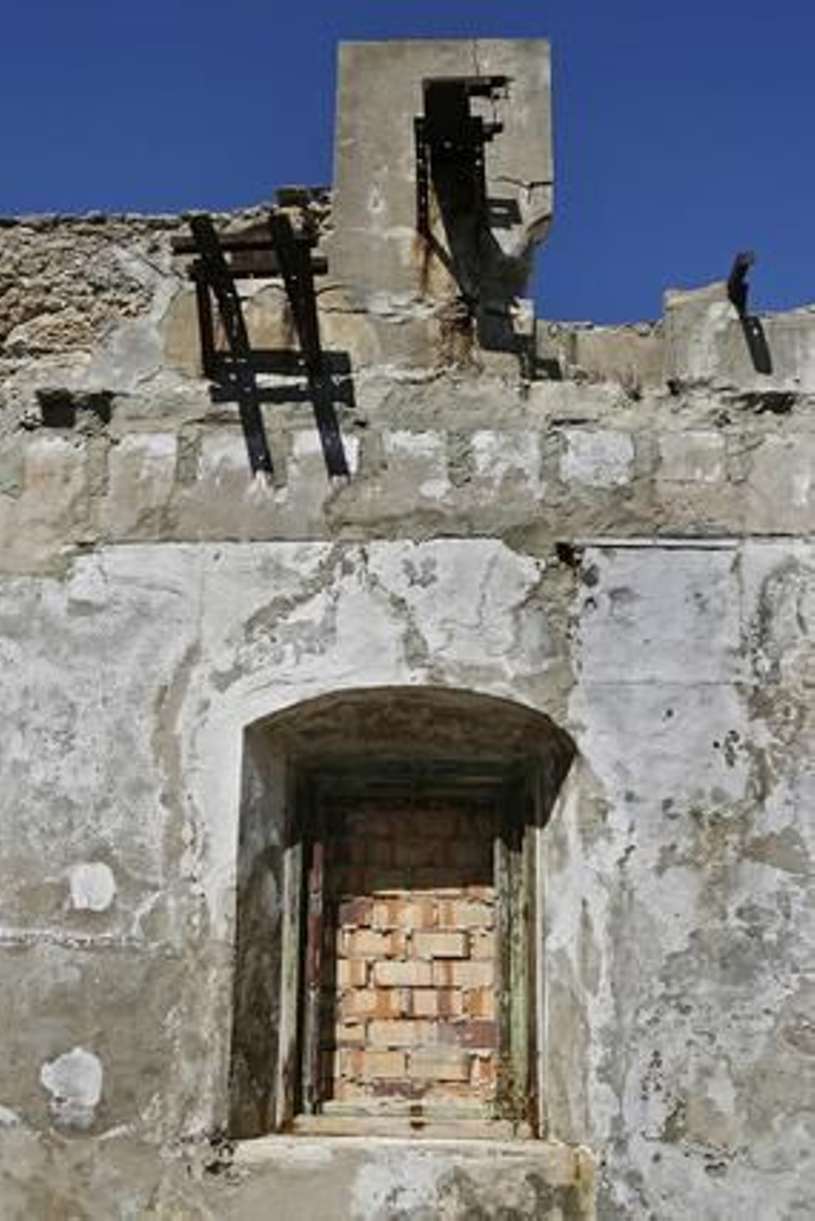 Este es el desolador aspecto que presenta actualmente el molino de mareas del río Arillo.

Foto: Joaquin Pino