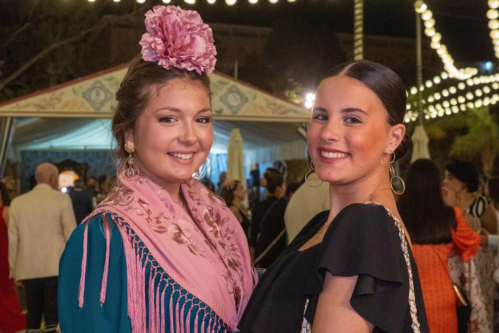 Imágenes del ambiente del ambiente de la noche del domingo en la Feria de Otoño y del Caballo 2025 de Huelva