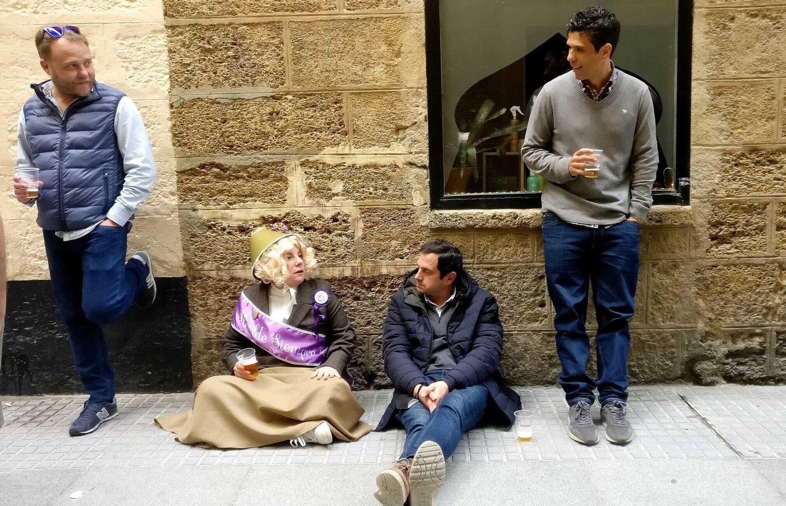 Imágenes del lunes del Carnaval ilegal de Cádiz