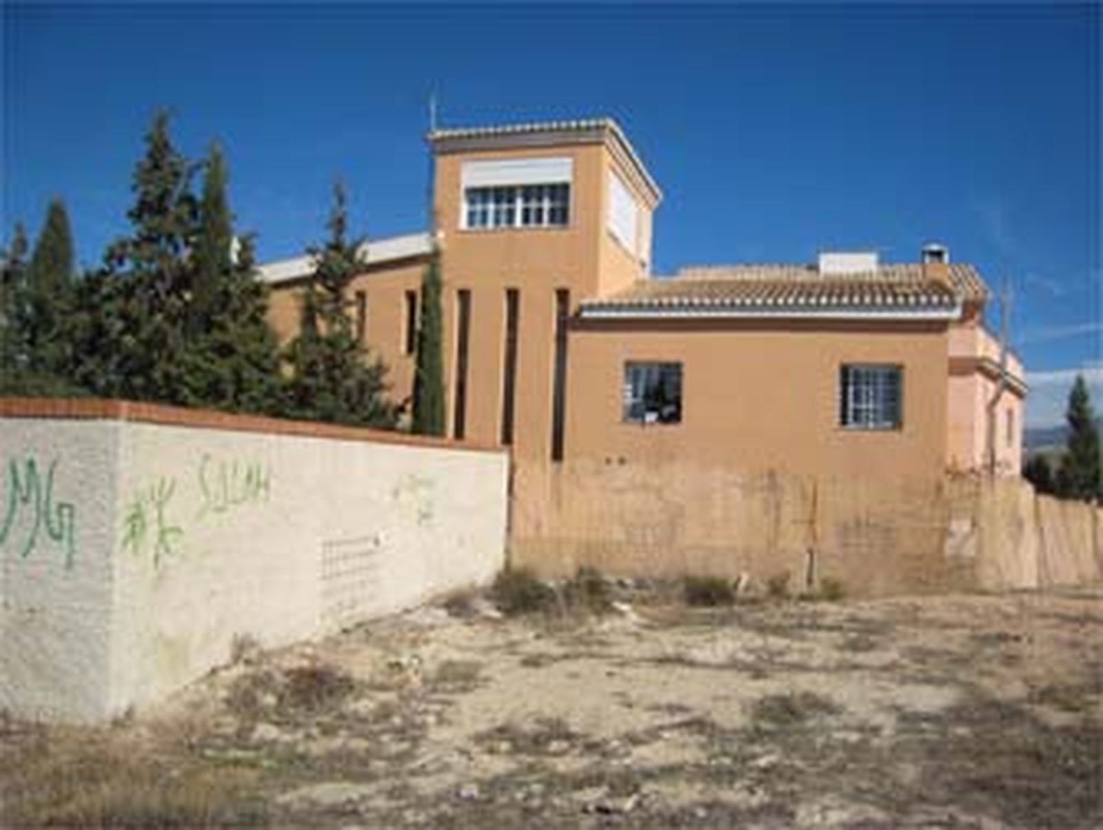 El Ayuntamiento de Otura cesa la actividad en una casa de acogida por no cumplir la legalidad urbanística