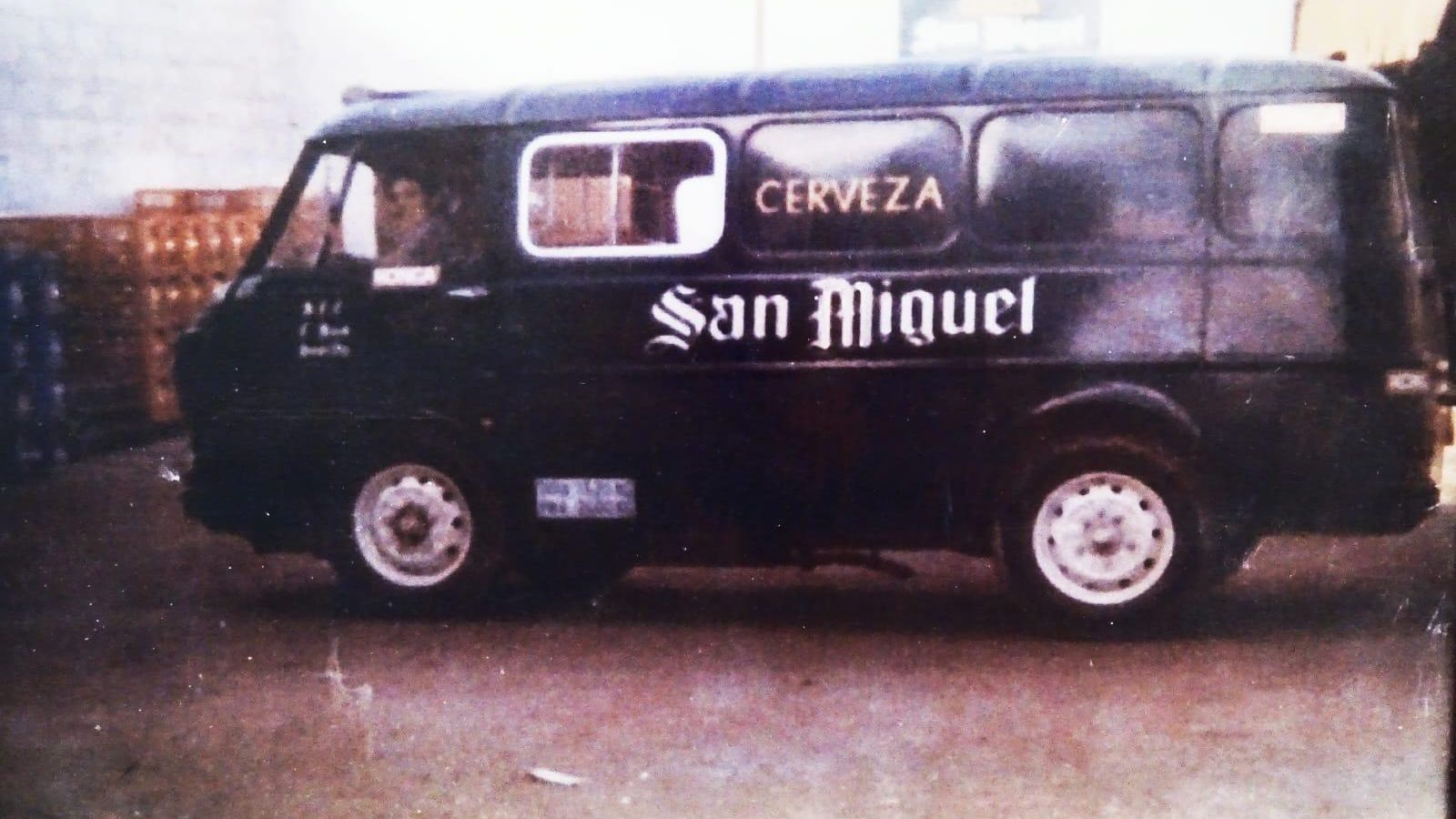 La furgoneta de reparto con la que los Díaz Cadenas empezaron en la distribución en los años 80