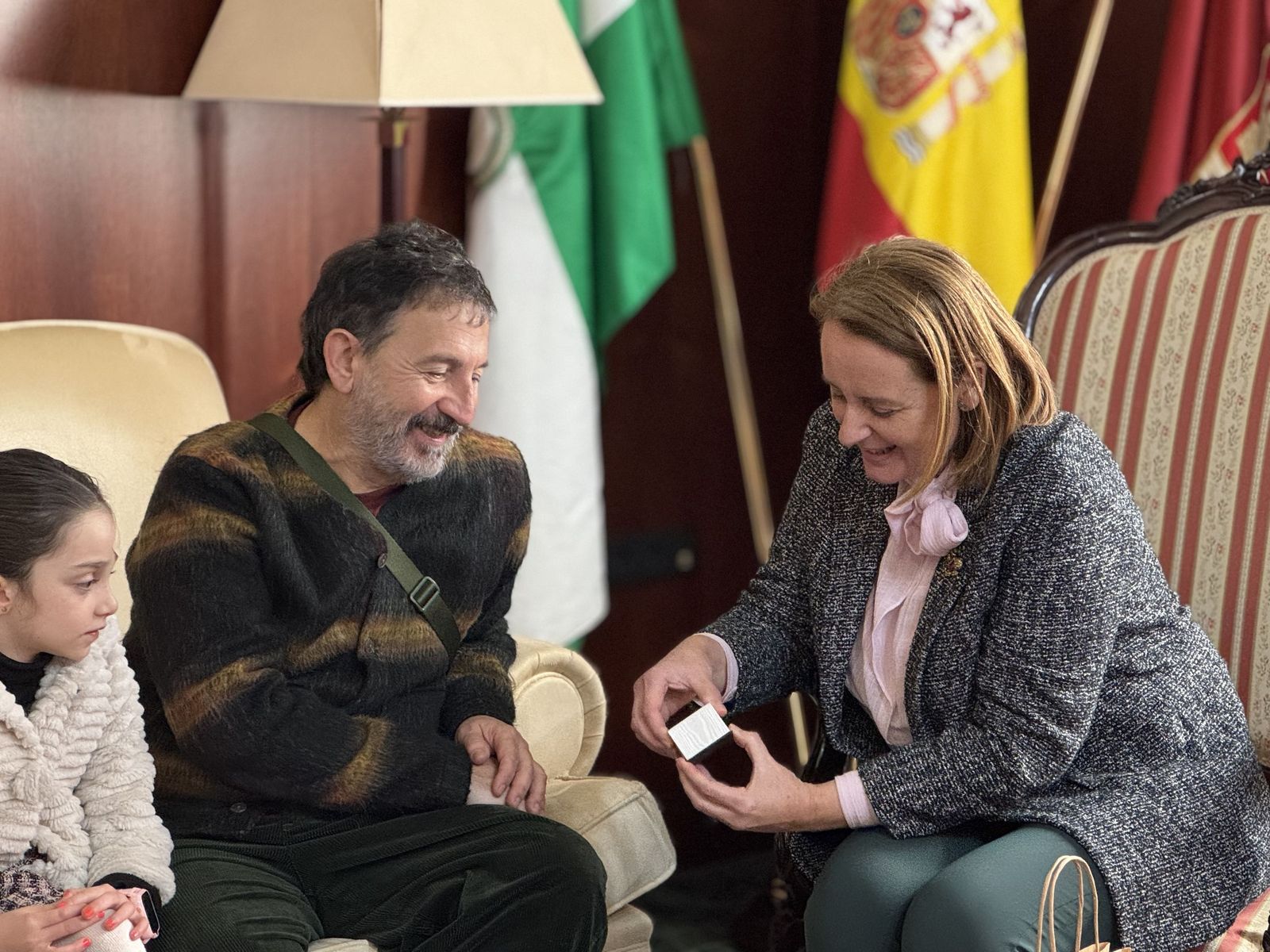 Pepo Ruiz junto a la alcaldesa, Aurora Salvador