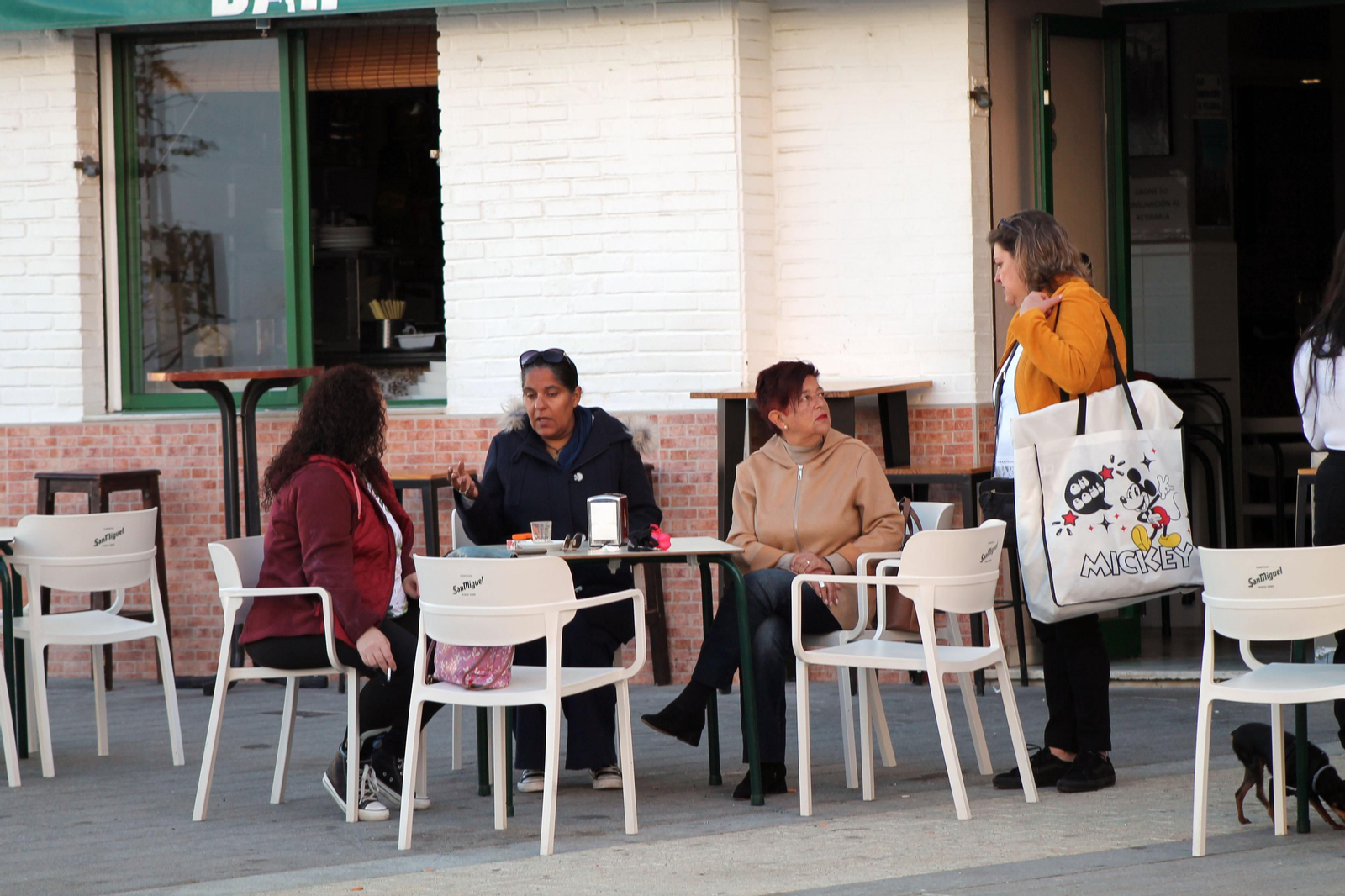 Barrio a Barrio: Imágenes de la Barriada de Los Dolores