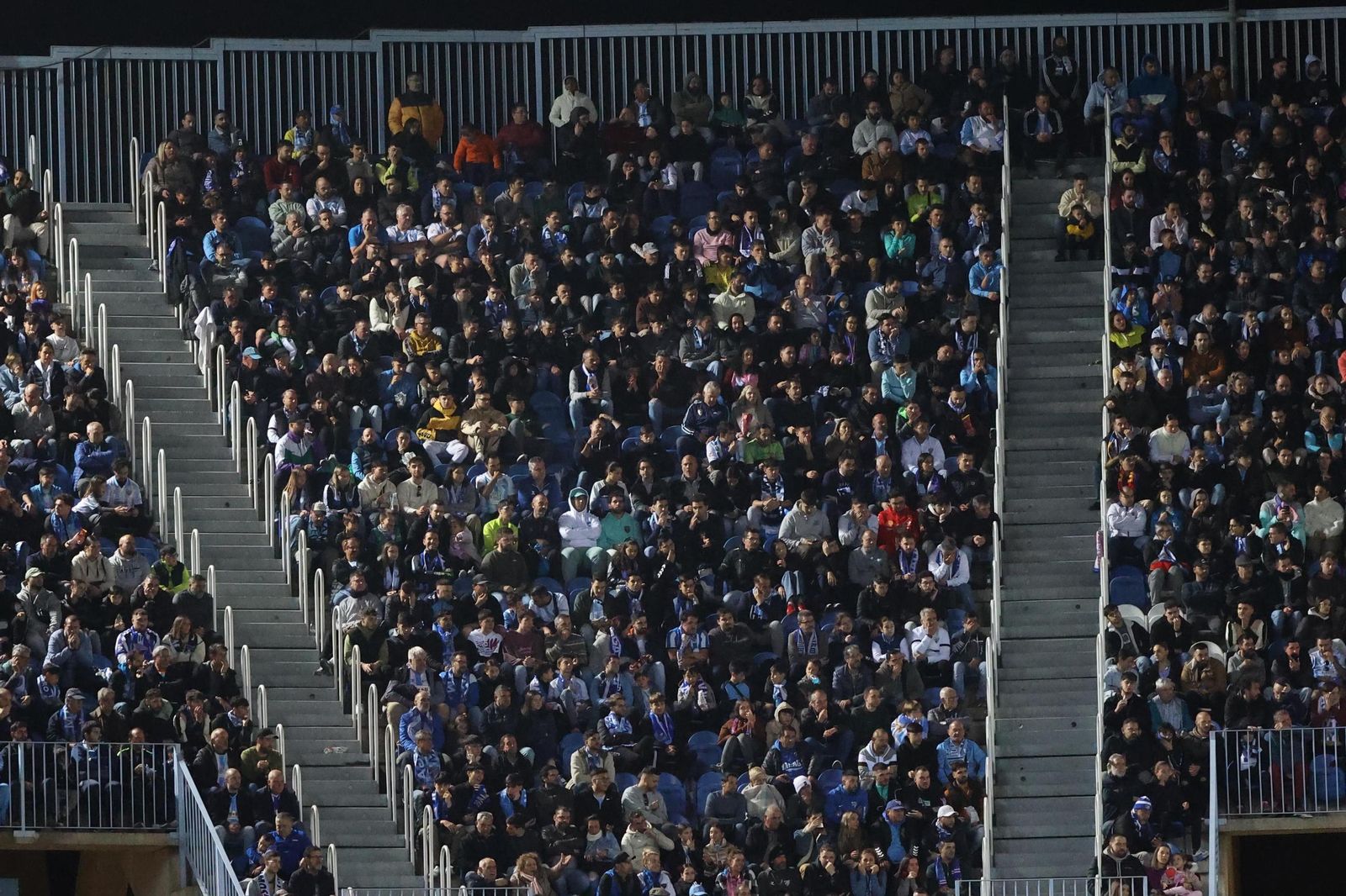 Búscate en las gradas en el Málaga-Deportivo