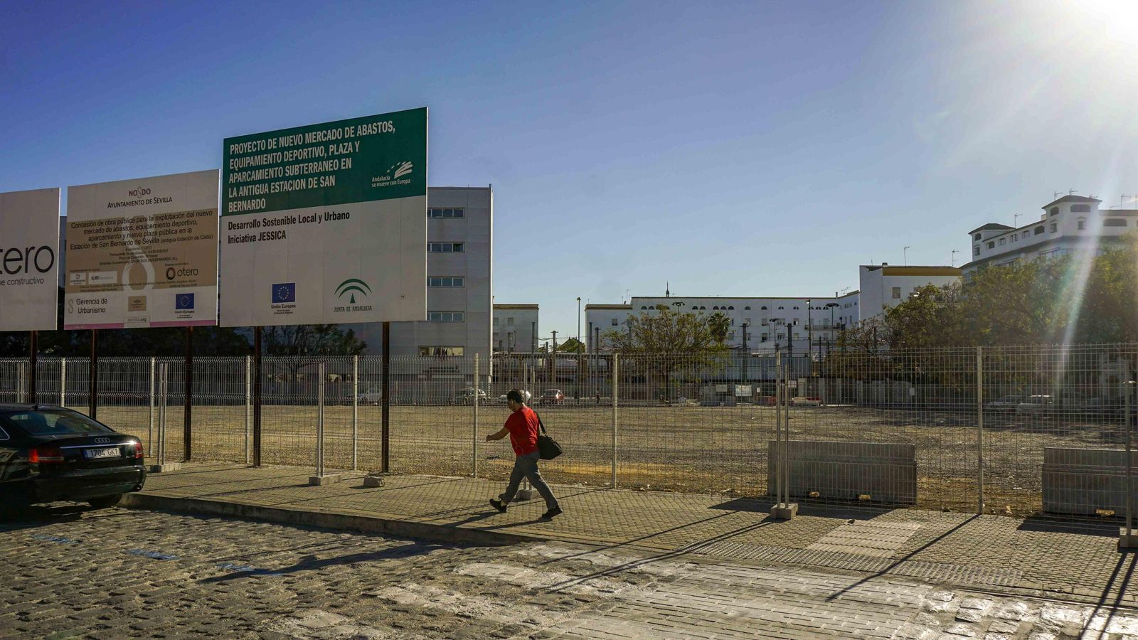 Solar propiedad de la Junta de Andalucía junto a la estación de Cádiz en el que se construirá el nuevo edificio administrativo.