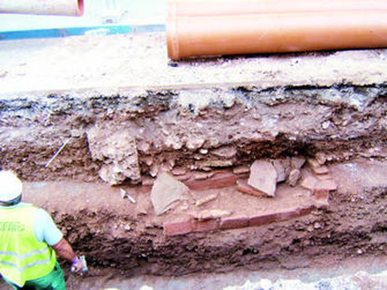 Tumba de la calle Murcia con restos de un enterramiento del siglo XII.