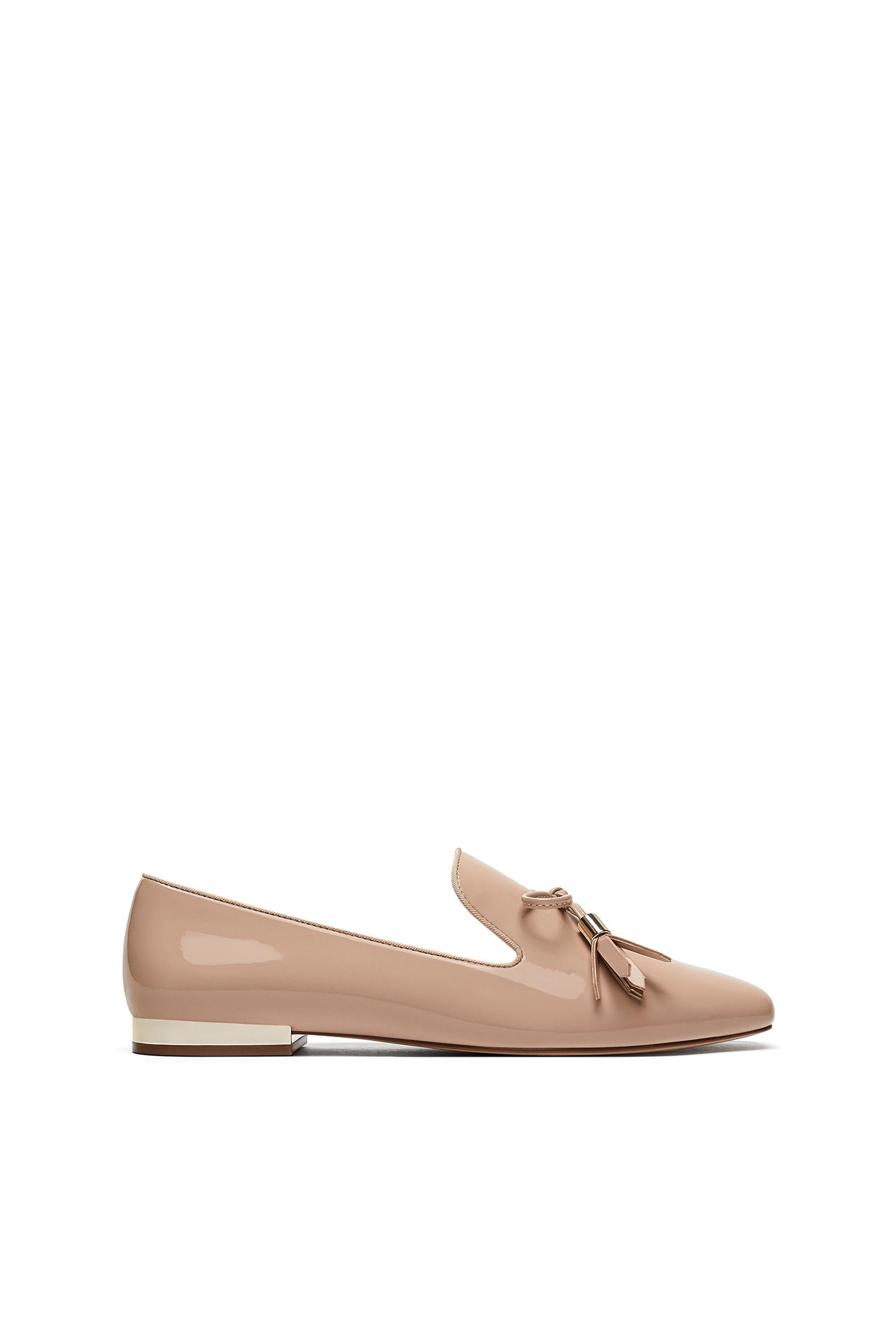 Mocasines: sin costuras y el color nude. De Zara. Los mejores zapatos de tendencia esta temporada