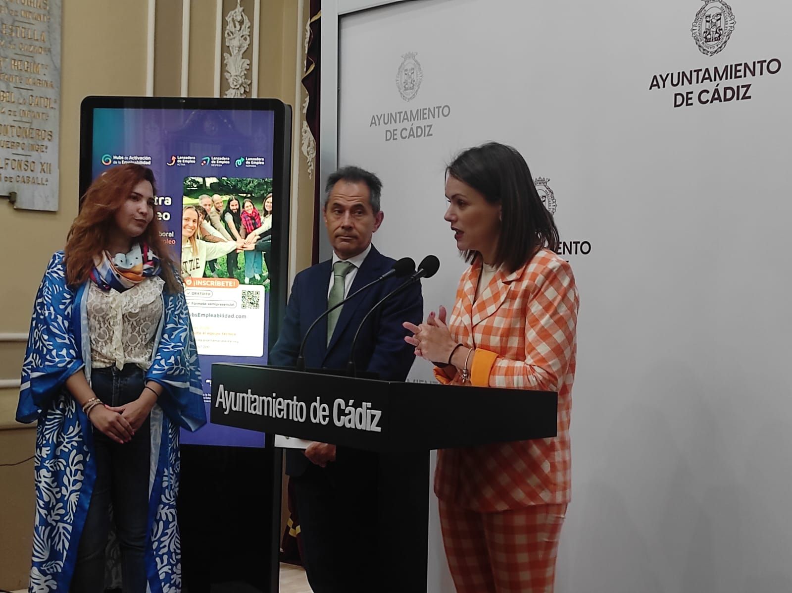 De izquierda a derecha, Yamila González, Antonio Fernández y Beatriz Gandullo.