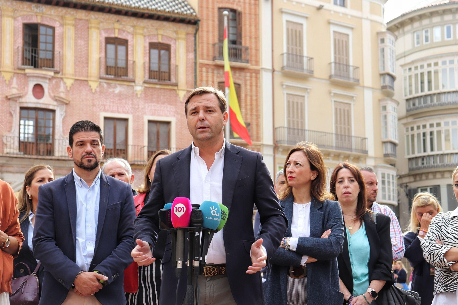 El secretario general del PP-A, Antonio Repullo , en Málaga junto a la presidenta de los 'populares' de la provincia, Patricia Navarro, y otros dirigientes del PP El secretario general del PP-A, Antonio Repullo , en Málaga junto a la presidenta de los 'populares' de la provincia, Patricia Navarro, y otros dirigientes del PP