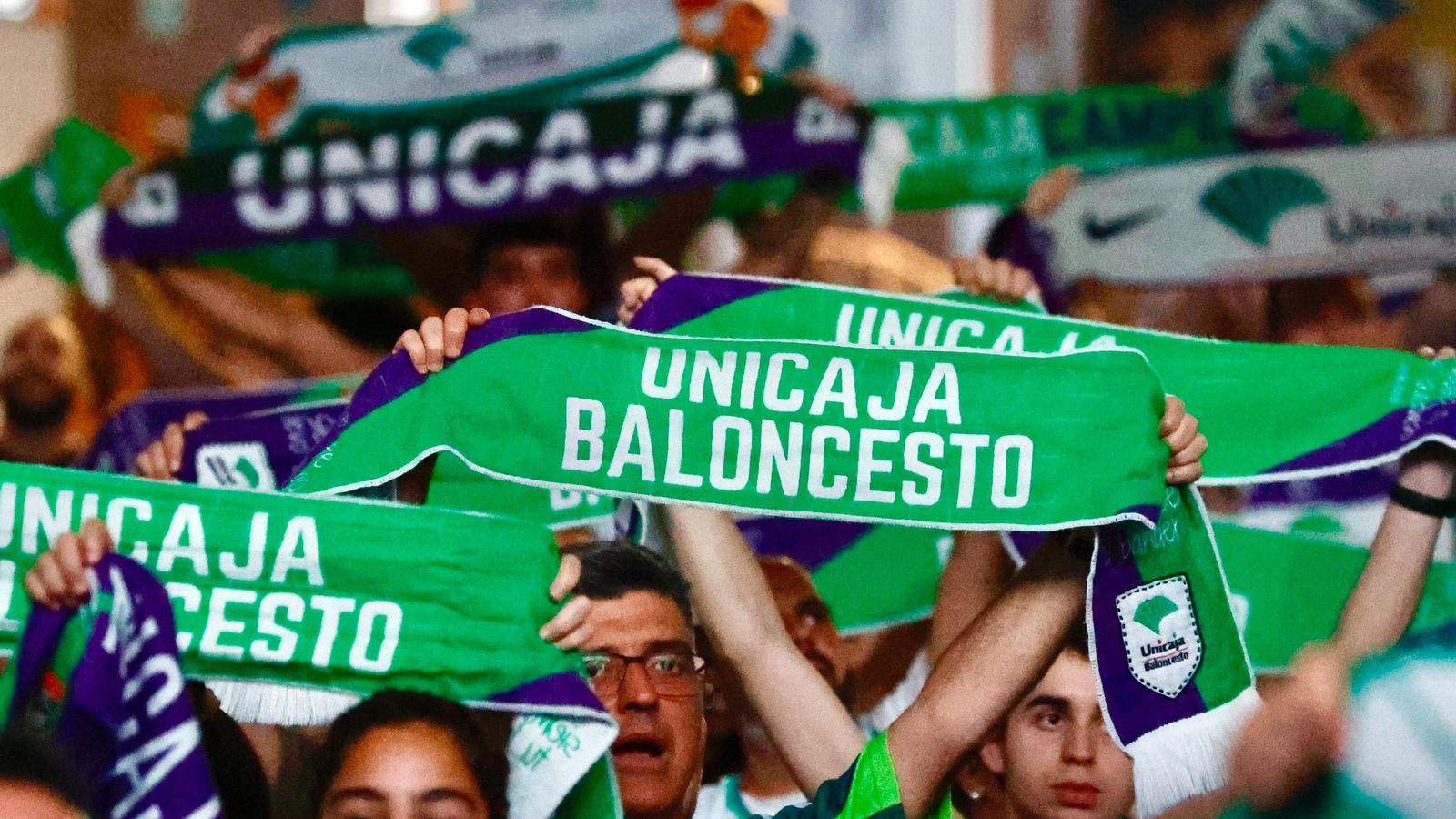 La locura en Los Guindos: ¡Búscate durante la final de BCL del Unicaja!