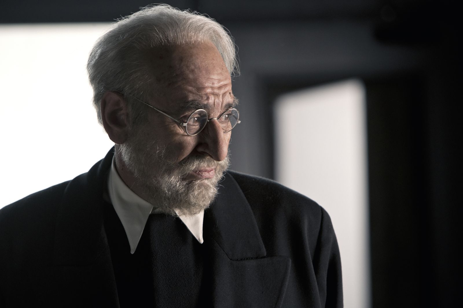 Primeras imágenes de 'Mientras dure la guerra', de Alejandro Amenábar