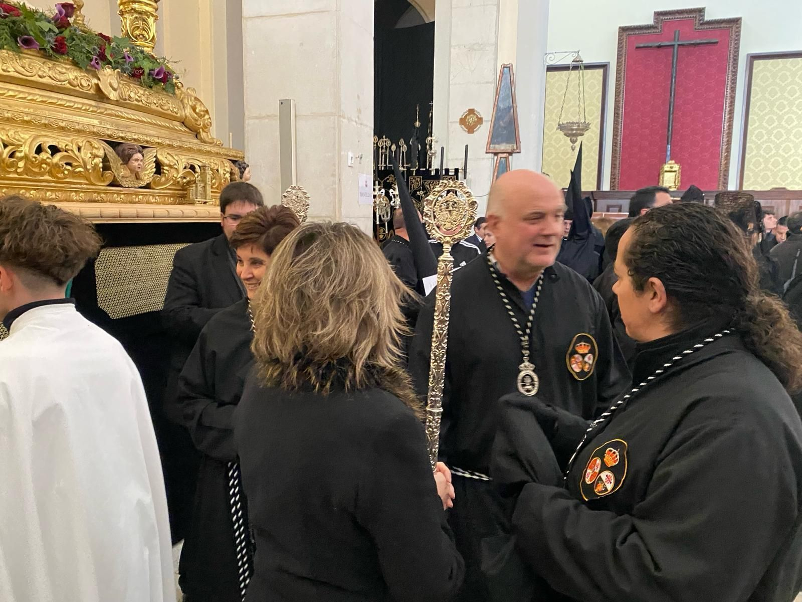 En imágenes: el Santo Sepulcro procesiona su luto por las calles de Jaén capital